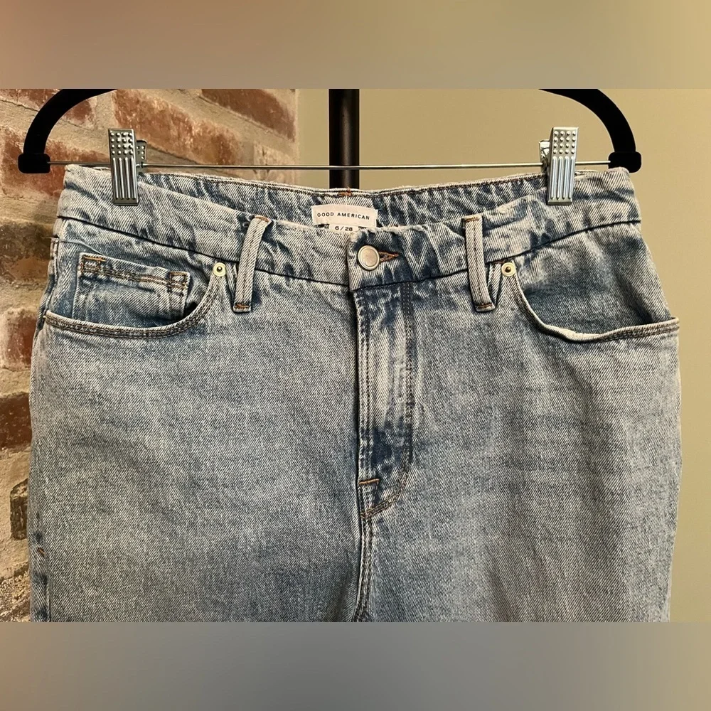 Good American distressed light wash jeans | size 6/28